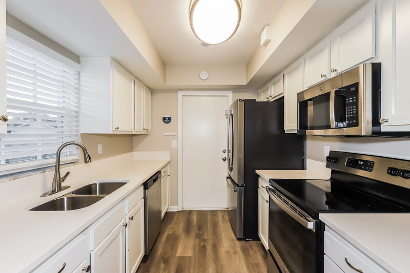 3,560/Mo, 21634 Wytheville Way Lutz, FL 33549 Kitchen View