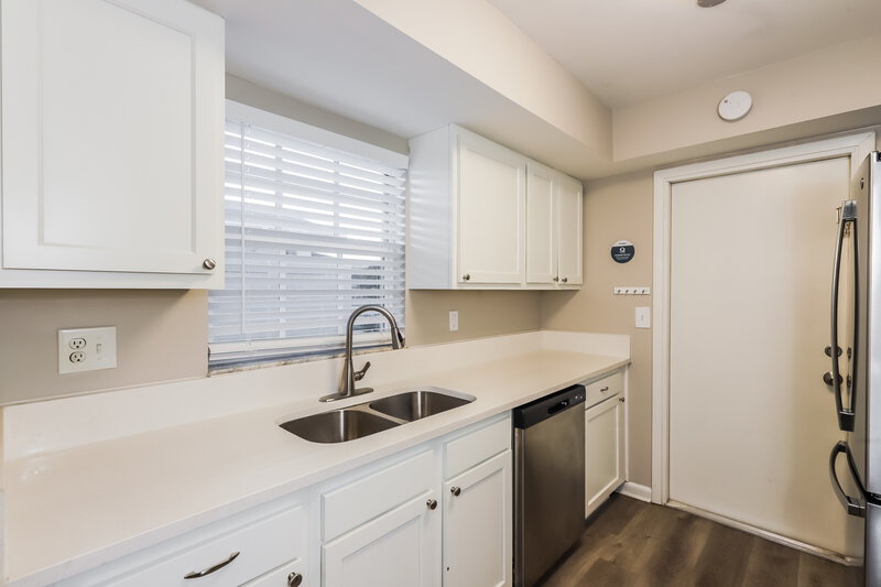 3,560/Mo, 21634 Wytheville Way Lutz, FL 33549 Kitchen View 2