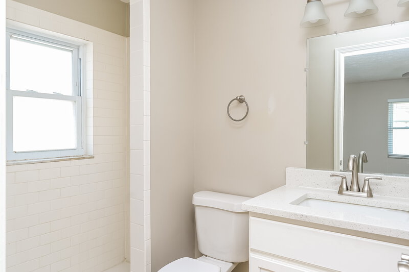 2,450/Mo, 5518 Pentail Cir Tampa, FL 33625 Main Bathroom View