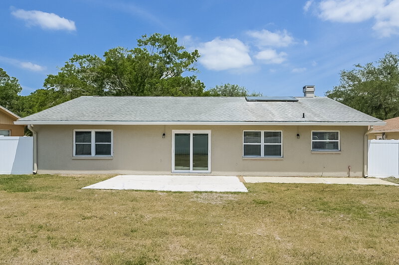 2,450/Mo, 5518 Pentail Cir Tampa, FL 33625 Rear View