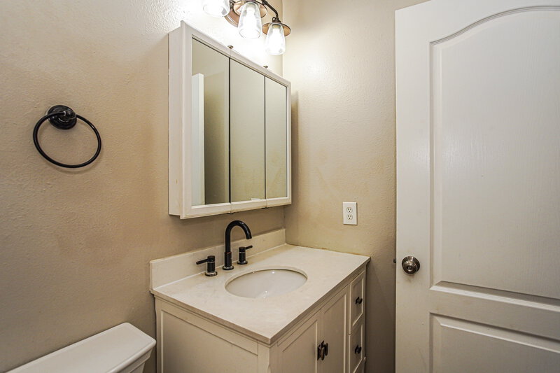 2,035/Mo, 10610 Navigation Dr Riverview, FL 33579 Bathroom View