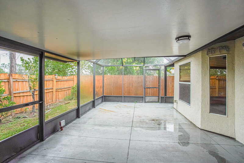 2,035/Mo, 10610 Navigation Dr Riverview, FL 33579 Screen Porch View
