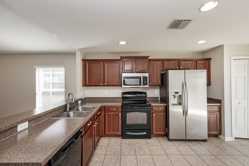 1,865/Mo, 809 College Chase Dr Ruskin, FL 33570 Kitchen View 2
