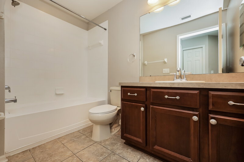 1,865/Mo, 809 College Chase Dr Ruskin, FL 33570 Bathroom View