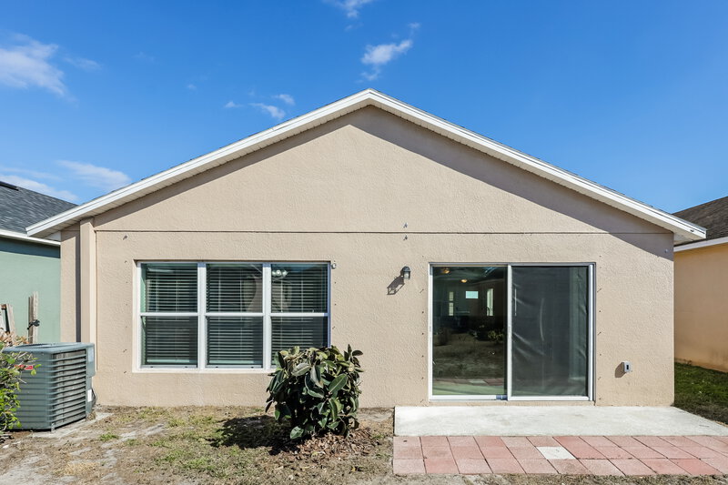 1,865/Mo, 809 College Chase Dr Ruskin, FL 33570 Rear View