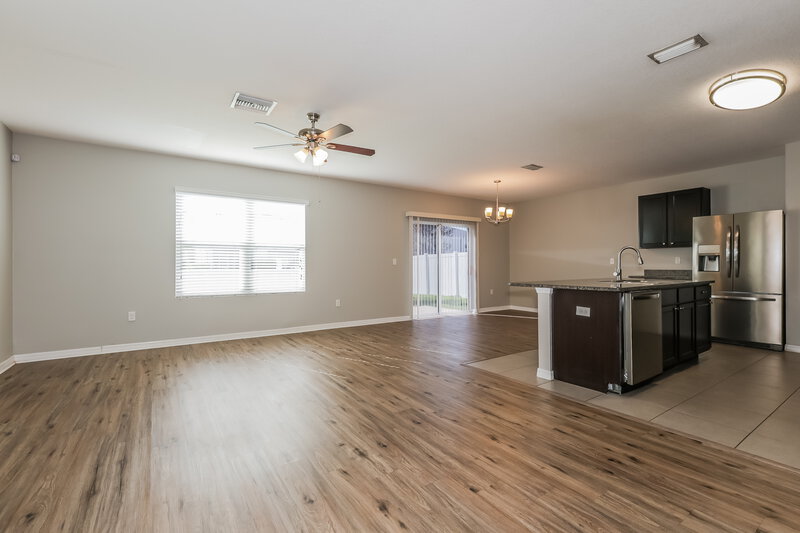 2,055/Mo, 1809 Greenwood Valley Dr Plant City, FL 33563 Living Room View 2