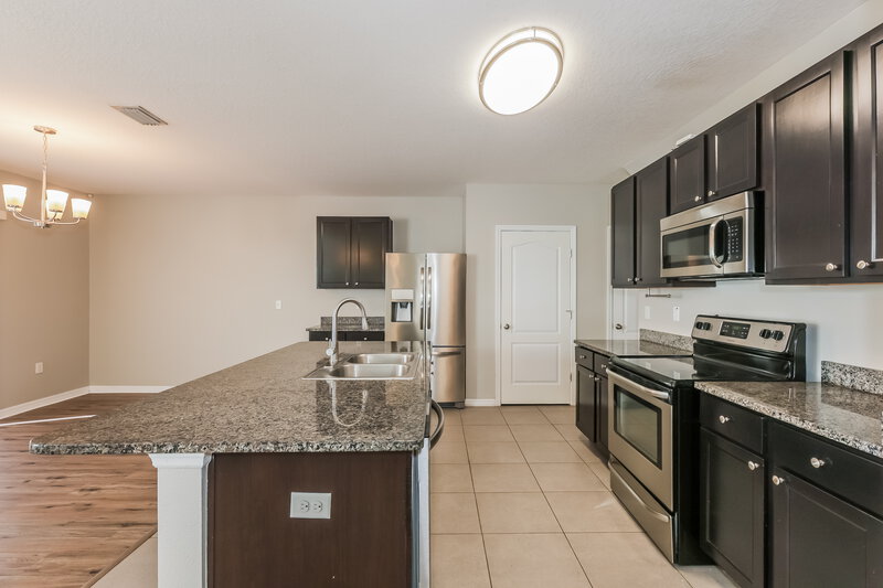 2,055/Mo, 1809 Greenwood Valley Dr Plant City, FL 33563 Kitchen View