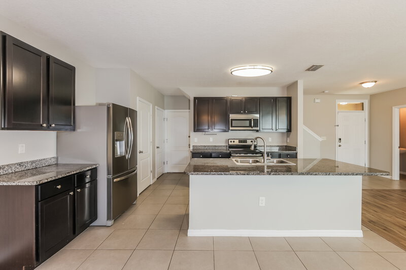2,055/Mo, 1809 Greenwood Valley Dr Plant City, FL 33563 Kitchen View 3