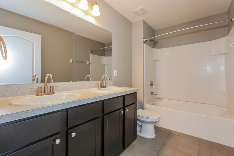 2,055/Mo, 1809 Greenwood Valley Dr Plant City, FL 33563 Kitchen View 4