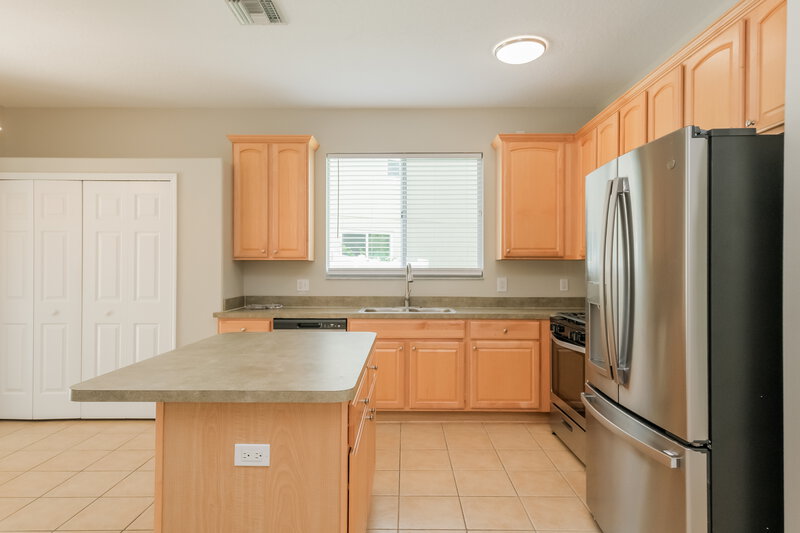2,400/Mo, 1621 Cresson Ridge Ln Brandon, FL 33510 Kitchen View