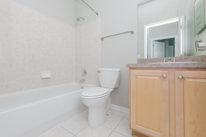 2,400/Mo, 1621 Cresson Ridge Ln Brandon, FL 33510 Bathroom View