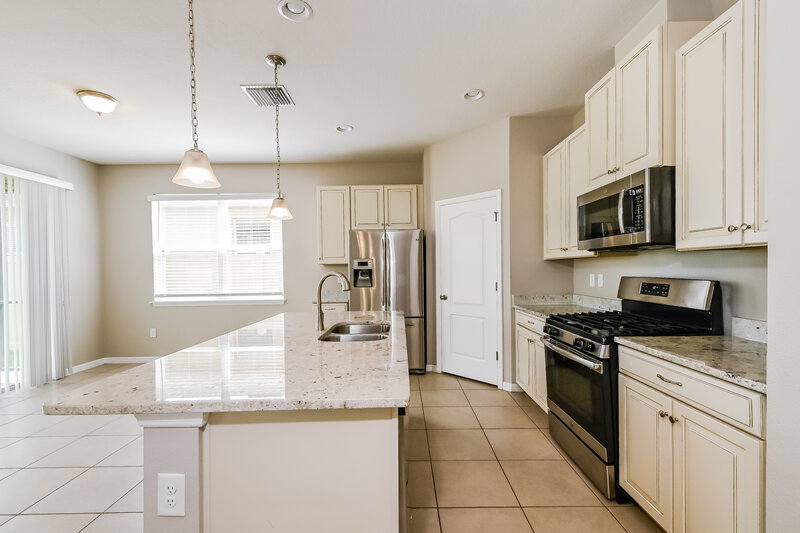 2,525/Mo, 11138 Abaco Island Ave Riverview, FL 33579 Kitchen View