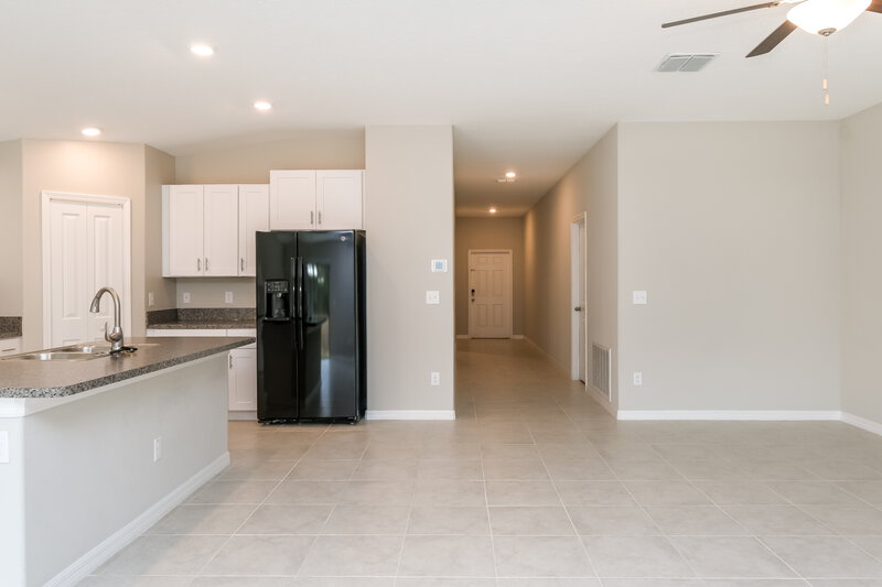2,245/Mo, 39950 Harmon Grove Ct Zephyrhills, FL 33540 Kitchen View