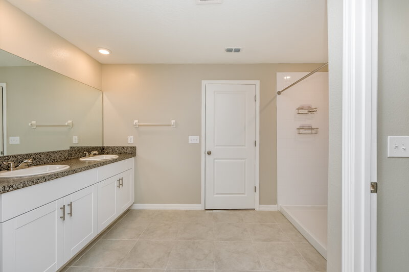 2,245/Mo, 39950 Harmon Grove Ct Zephyrhills, FL 33540 Main Bathroom View