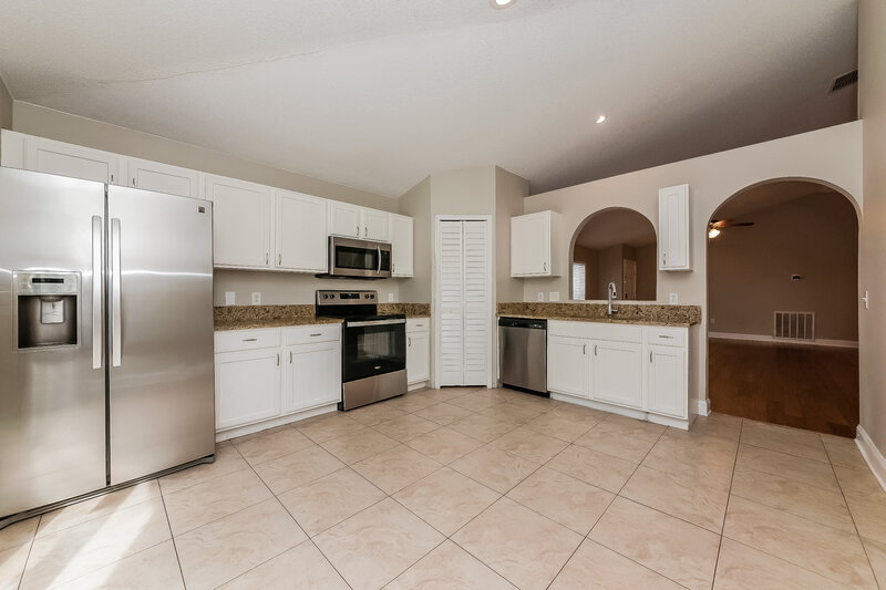 1,790/Mo, 1018 Brenton Leaf Dr Ruskin, FL 33570 Kitchen View