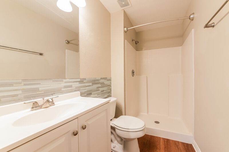 1,790/Mo, 1018 Brenton Leaf Dr Ruskin, FL 33570 Main Bathroom View