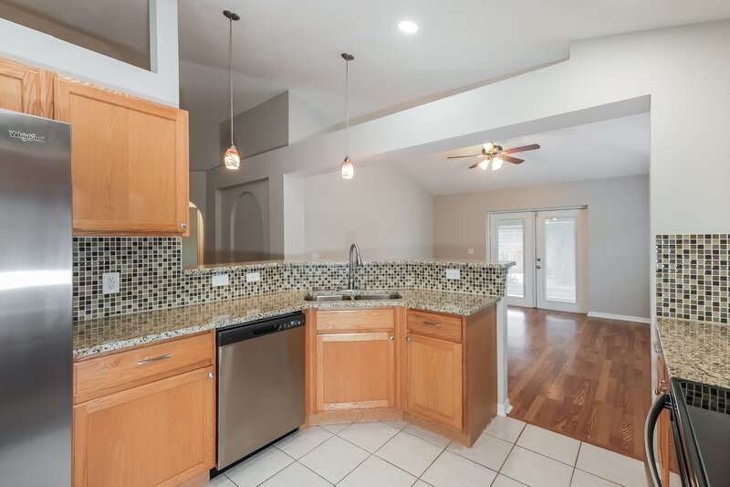 2,315/Mo, 1309 Alhambra Crest Dr Ruskin, FL 33570 Kitchen View 2