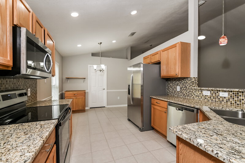 2,395/Mo, 1309 Alhambra Crest Dr Ruskin, FL 33570 Kitchen View