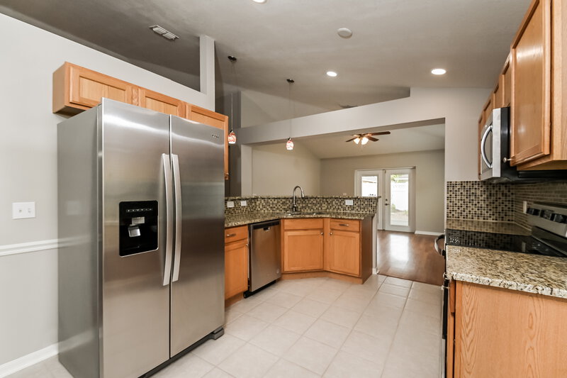 2,395/Mo, 1309 Alhambra Crest Dr Ruskin, FL 33570 Kitchen View 2