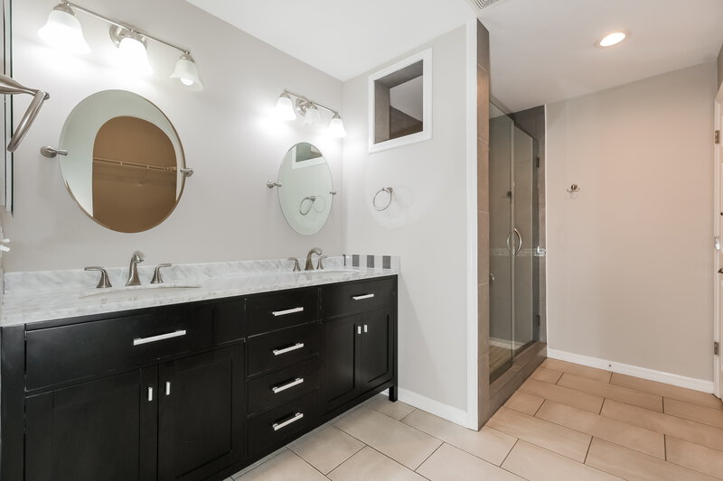2,315/Mo, 1309 Alhambra Crest Dr Ruskin, FL 33570 Main Bathroom View