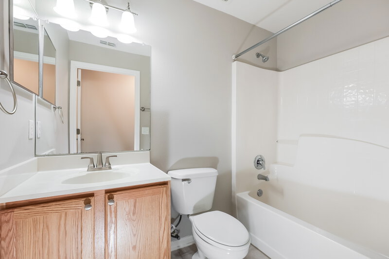 2,315/Mo, 1309 Alhambra Crest Dr Ruskin, FL 33570 Bathroom View