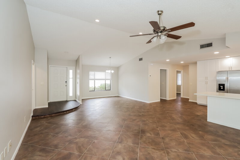 2,395/Mo, 9313 Pebble Creek Dr Tampa, FL 33647 Living Room View 2