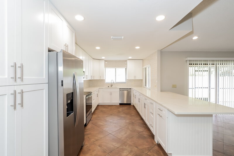 2,395/Mo, 9313 Pebble Creek Dr Tampa, FL 33647 Kitchen View 2