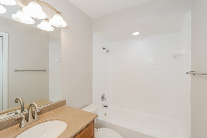 2,395/Mo, 9313 Pebble Creek Dr Tampa, FL 33647 Bathroom View