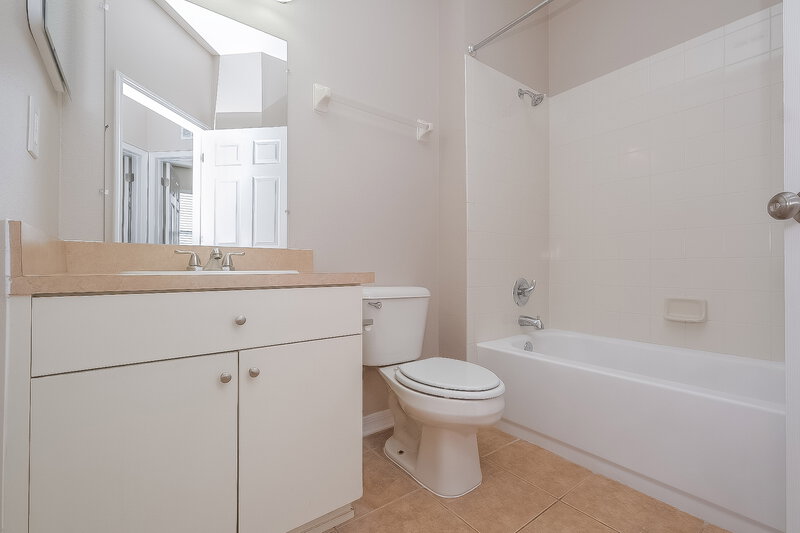 2,970/Mo, 2520 Deer Forest Dr Lutz, FL 33559 Bathroom View