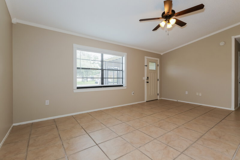 0/Mo, 13238 Drysdale St Spring Hill, FL 34609 Living Room View 2