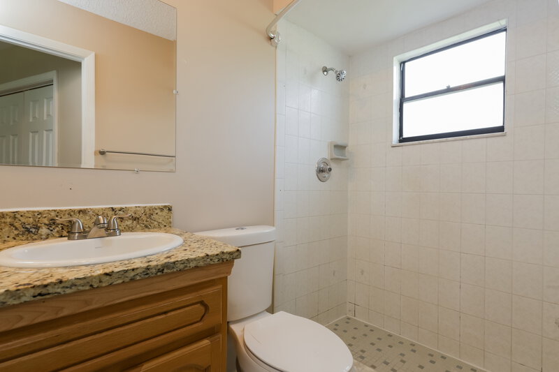 0/Mo, 13238 Drysdale St Spring Hill, FL 34609 Bathroom View