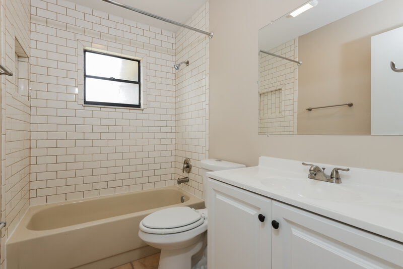 0/Mo, 13238 Drysdale St Spring Hill, FL 34609 Bathroom View 2