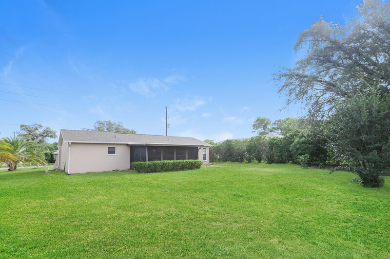 0/Mo, 13238 Drysdale St Spring Hill, FL 34609 Rear View