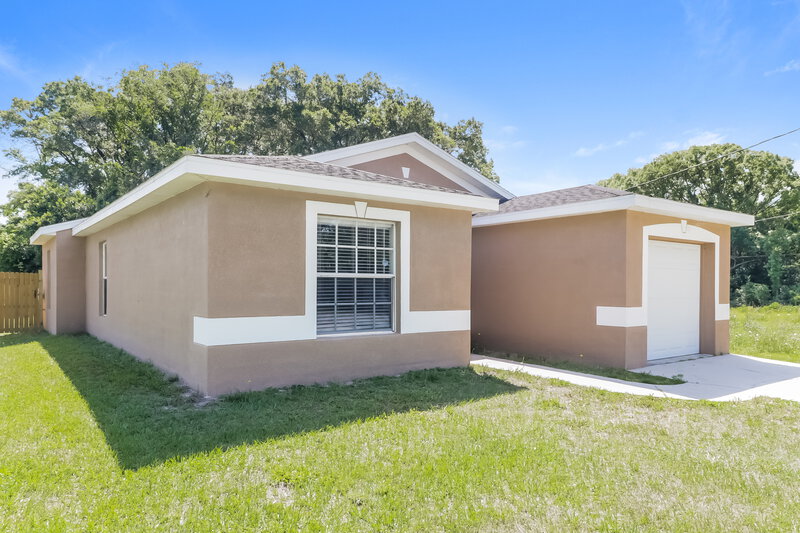 2,700/Mo, 3238 Riverdale Dr Dade City, FL 33523 Front View