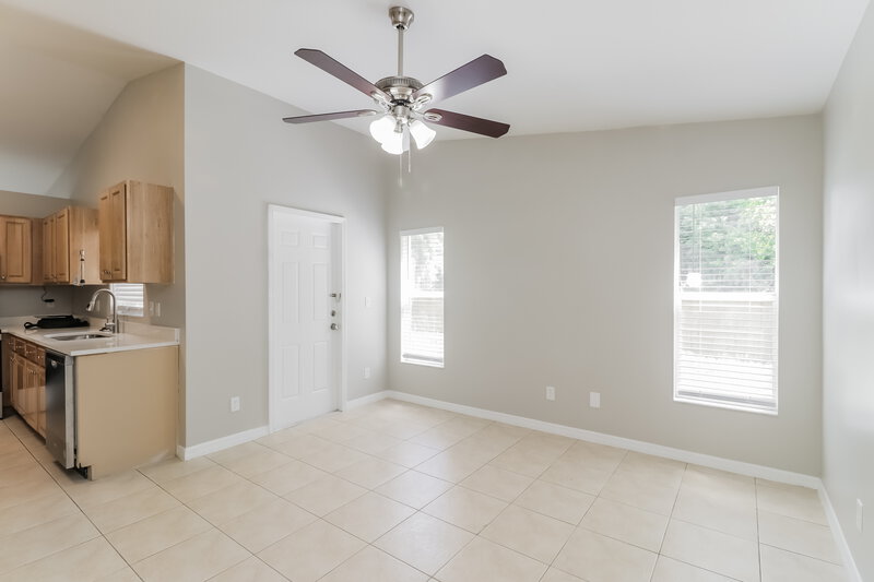 2,700/Mo, 3238 Riverdale Dr Dade City, FL 33523 Living Room View
