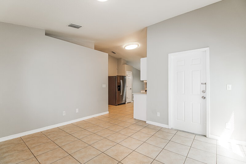 1,745/Mo, 3238 Riverdale Dr Dade City, FL 33523 Living Room View 2
