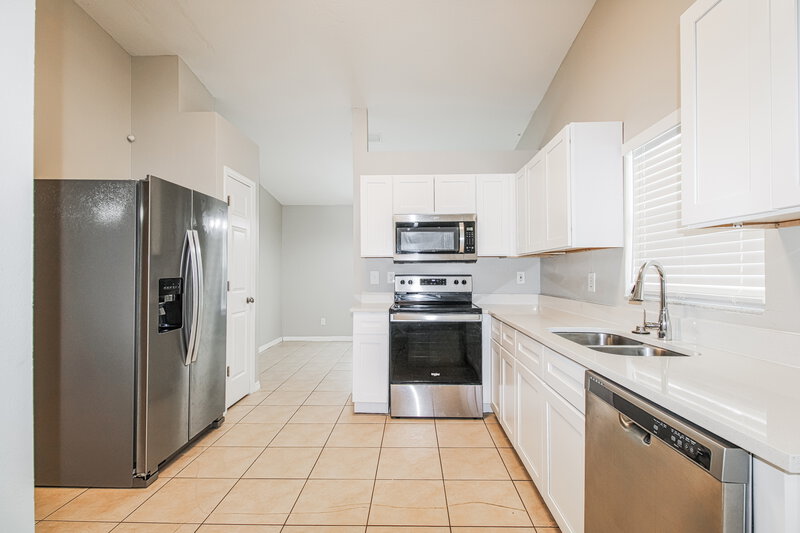 1,745/Mo, 3238 Riverdale Dr Dade City, FL 33523 Kitchen View