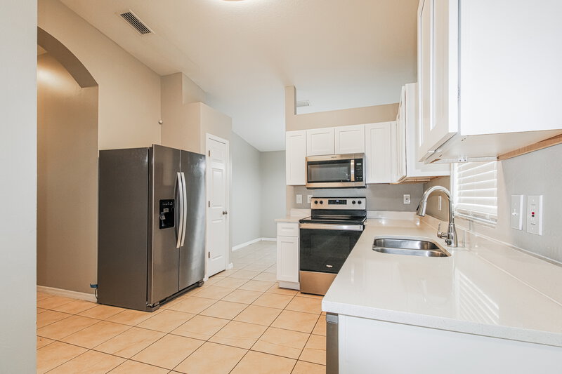 1,745/Mo, 3238 Riverdale Dr Dade City, FL 33523 Kitchen View 3