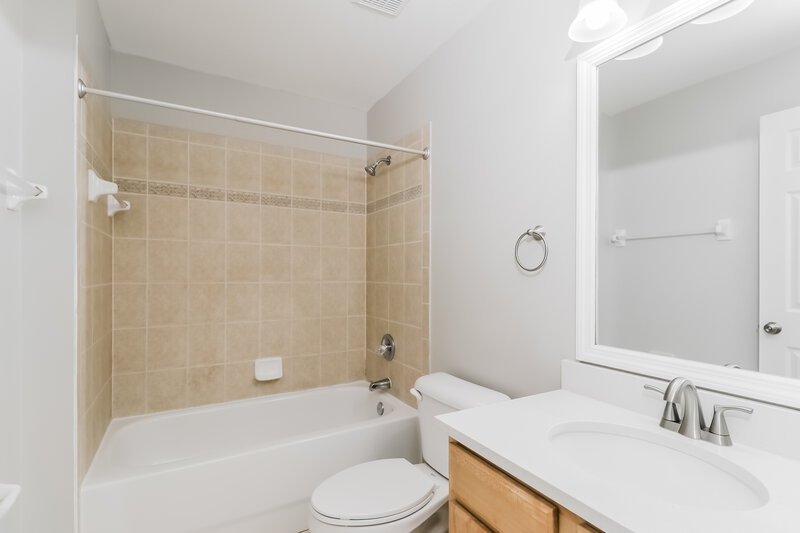 2,700/Mo, 3238 Riverdale Dr Dade City, FL 33523 Bathroom View