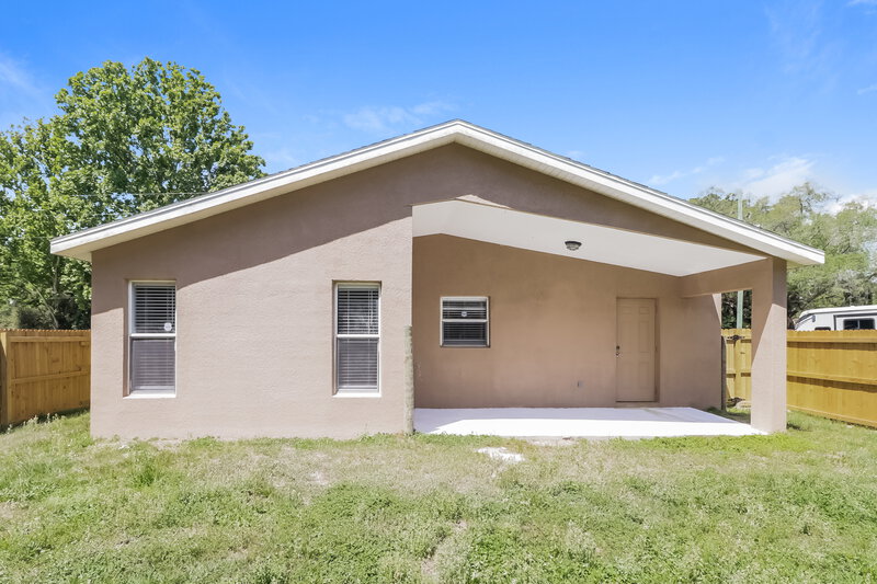 2,700/Mo, 3238 Riverdale Dr Dade City, FL 33523 Rear View