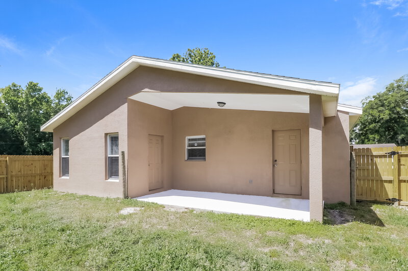 2,700/Mo, 3238 Riverdale Dr Dade City, FL 33523 Rear View 2