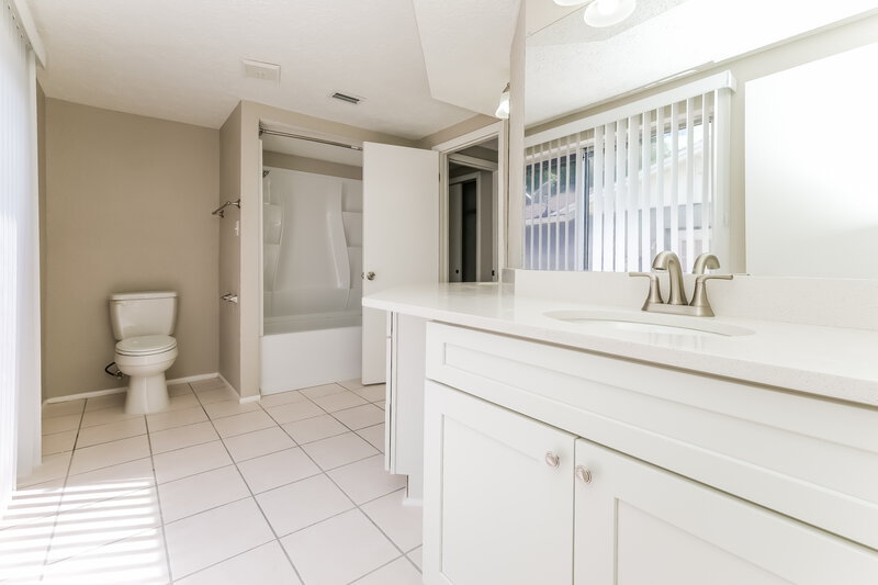 2,000/Mo, 7043 Fireside Dr Port Richey, FL 34668 Main Bathroom View