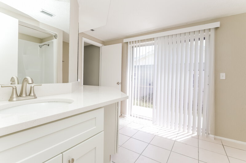 2,000/Mo, 7043 Fireside Dr Port Richey, FL 34668 Main Bathroom View 2