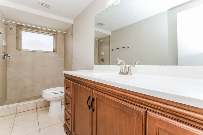 2,000/Mo, 7043 Fireside Dr Port Richey, FL 34668 Bathroom View
