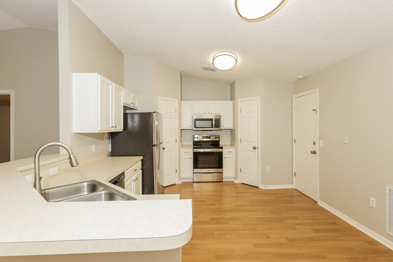 3,280/Mo, 12932 Kings Lake Dr Gibsonton, FL 33534 Kitchen View