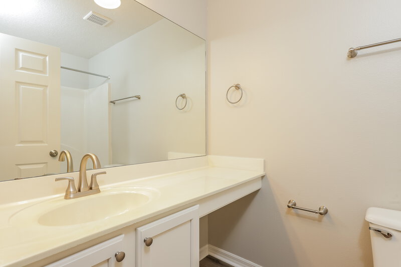 3,280/Mo, 12932 Kings Lake Dr Gibsonton, FL 33534 Main Bathroom View