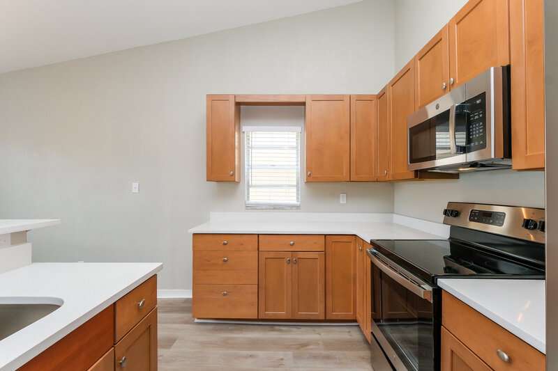 2,485/Mo, 2021 Lori Ann St Brandon, FL 33510 Kitchen View