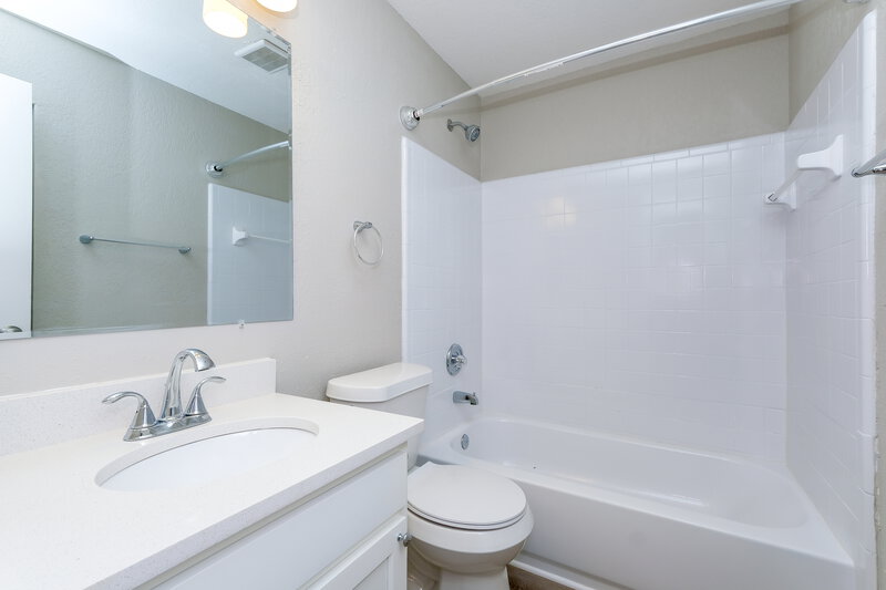 2,485/Mo, 2021 Lori Ann St Brandon, FL 33510 Bathroom View