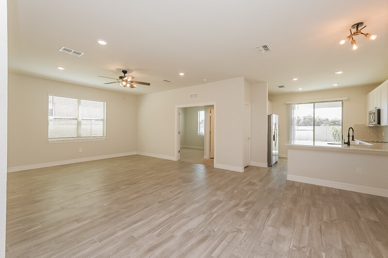 2,675/Mo, 11413 Green Harvest Dr Riverview, FL 33578 Living Room View