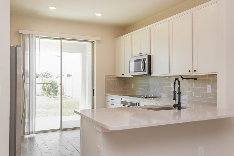 2,675/Mo, 11413 Green Harvest Dr Riverview, FL 33578 Kitchen View 3